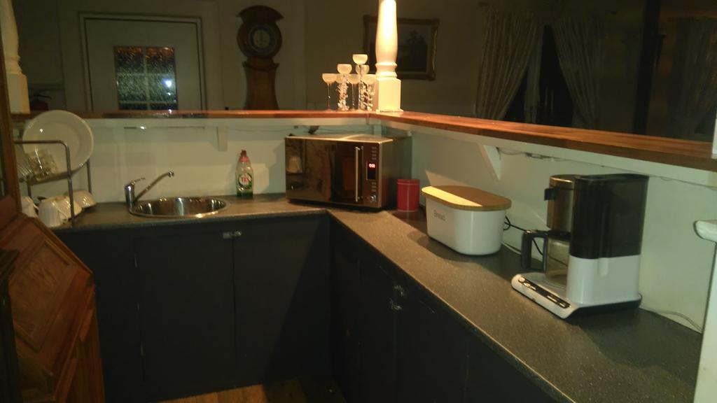 Byskolansvandrarhem Bronnestad ภายนอก รูปภาพ
