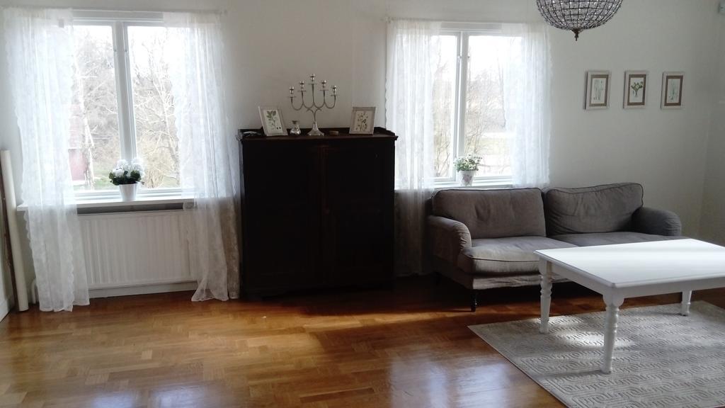 Byskolansvandrarhem Bronnestad ภายนอก รูปภาพ